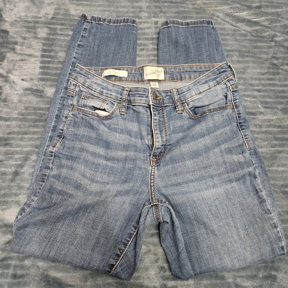 Universal Thread Mid Rise Skinny Jeans! - Picture 2 of 8